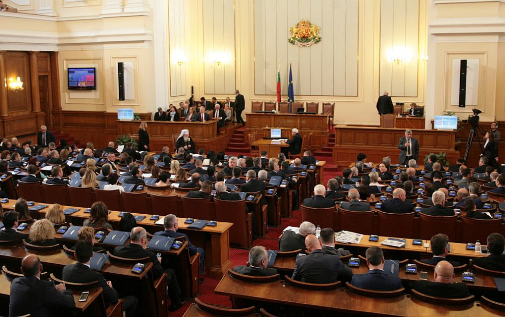 2020_03_22_Narodnoto_sabranie-palno_s_deputati.jpg