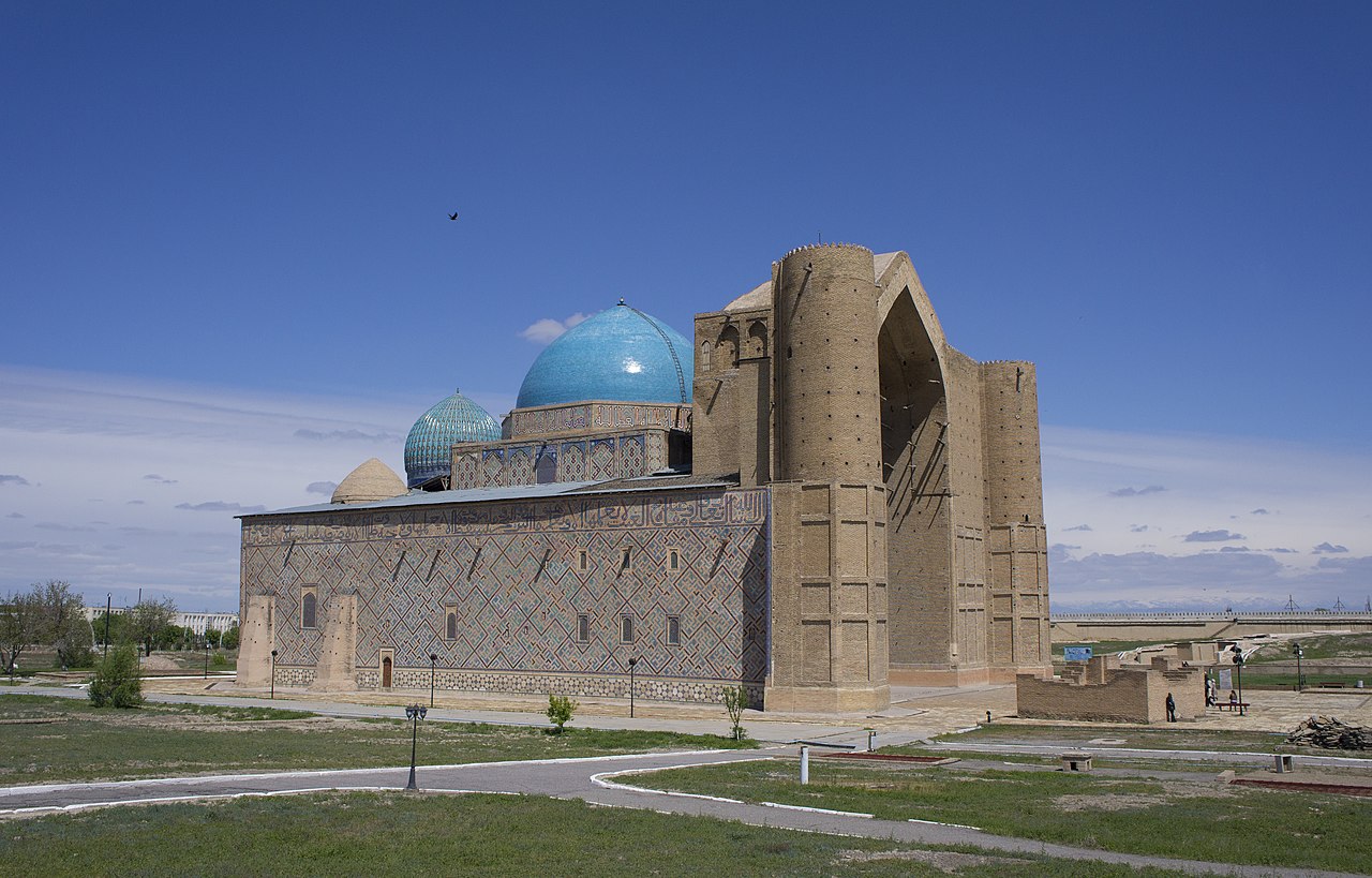 2021_03_24_Mavzoleyat_na_Hodzha_Ahmet_Yasaviya_V_grad_Turkistan_v_Kazahstan.jpg