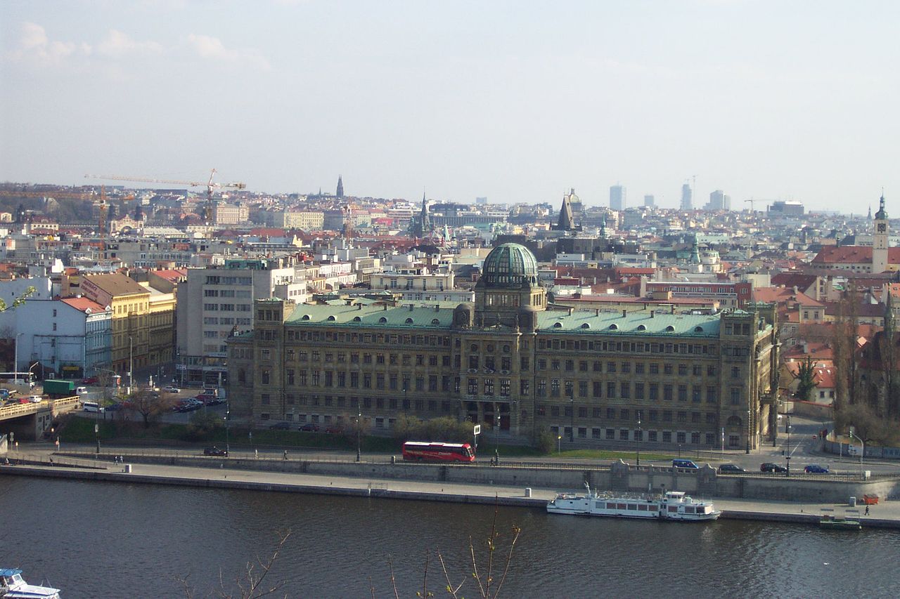 2021_03_26_Ministry of industry and commerce of the Czech Republic-Praha,_Letná_budova_ministerstva_průmyslu_a_obchodu.jpg 