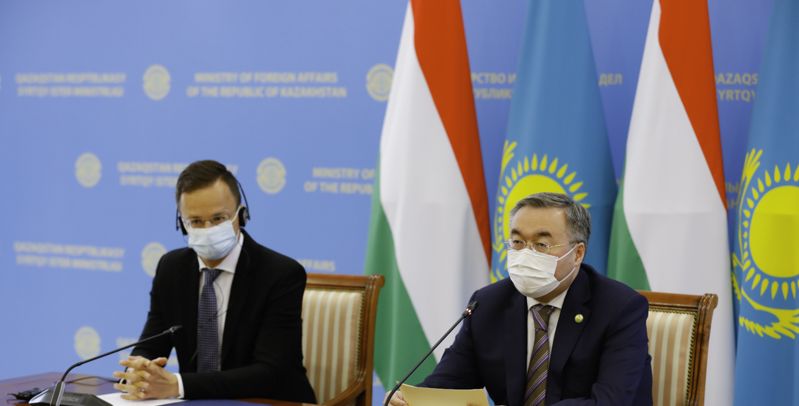 2021_04_07_Mukhtar Tileuberdi_i_Péter Szijjártó-Kazahstan_i_Ungariya.jpg