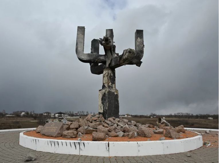 2022_04_13_A menorah memorial at the entrance of the Drobitsky Yar Holocaust memorial outside Kharkiv was damaged in Russian shelling.webp.jpg