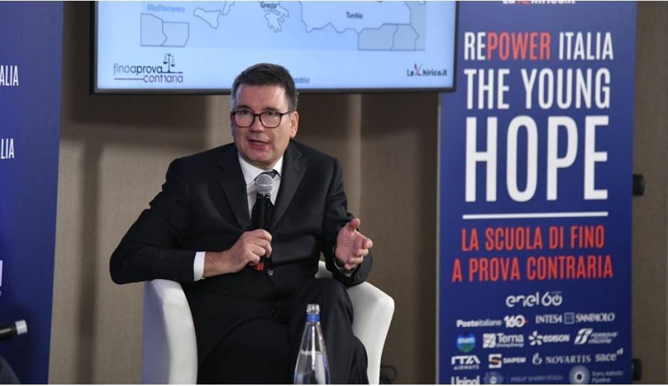 2022_09_25_Luca Schieppati_speaking_at_the_Young Hope forum.jpg