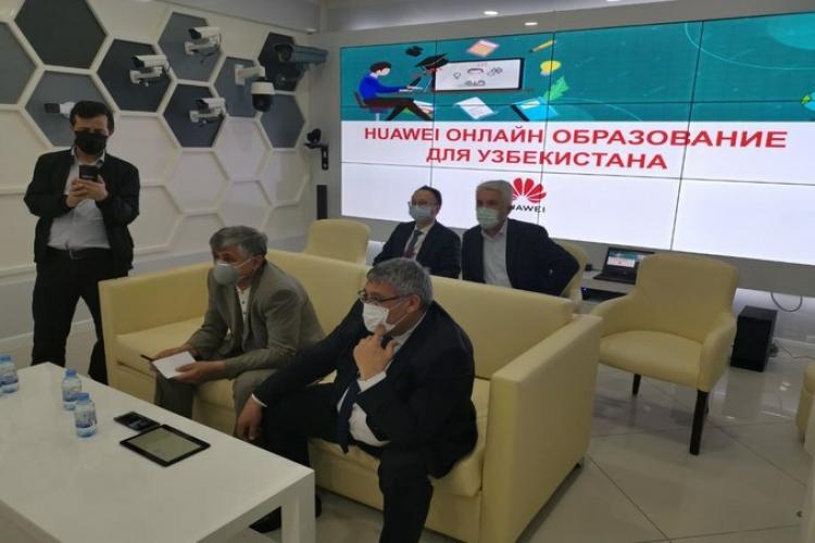 2020_04_24_Uzbekistna-Direktorat_na_Huawei_i_Ministarat_na_obrazovanieto_nablyudavat_demonstratziya_na_Distantzionn_obuchenie.jpg