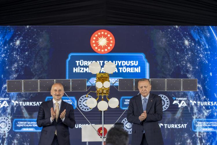 2021_10_04_Erdogan_i_Adil_Karaismailoglu_na_tzeremoniyata_po_puskaneto_v_ekspoloatatziya_na_Türksat 5A.jpg