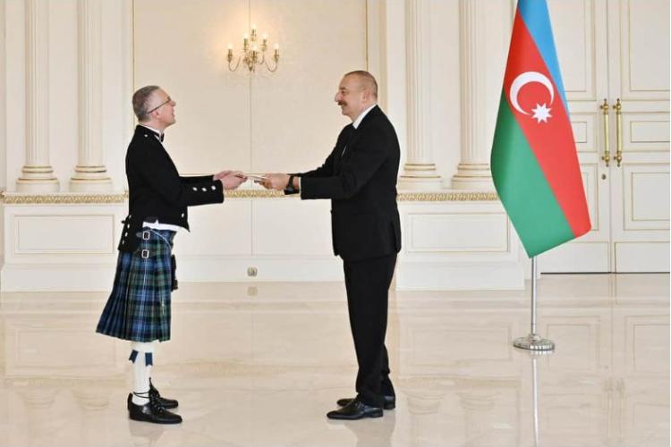 000_2023_02_05_Fergus Auld_i_Ilham_Aliyev.jpg