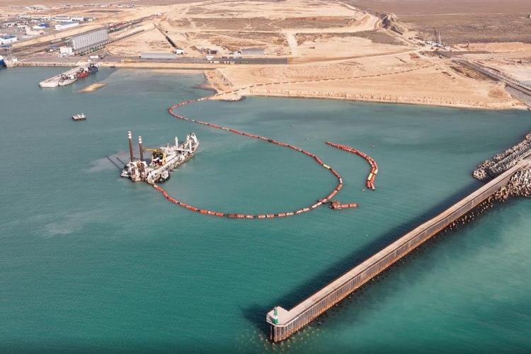 Казахстан разширява възможностите на пристанище Курък, за да ускори транспортния поток по Средния коридор
